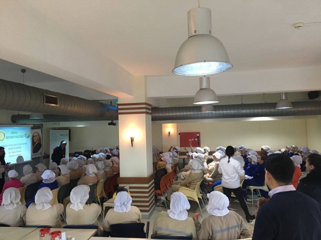 ORDU ROTARY KULÜBÜ ERKEN TANI HAYAT KURTARIR. MEME KANSERİNDE FARKINDALIK EĞİTİMİ VERDİ.