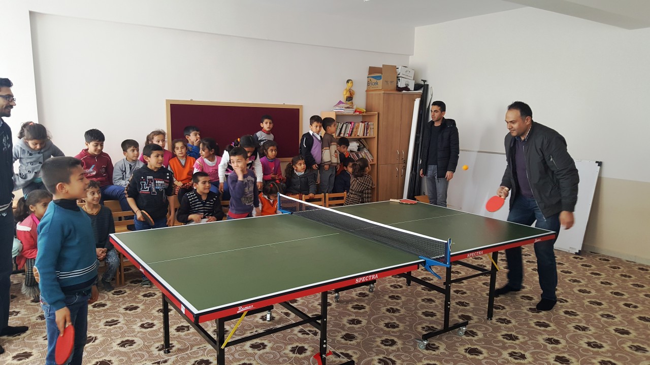 ROTARYENLERDEN KÖY OKULLARINA VE ÖĞRENCİLERE DESTEK