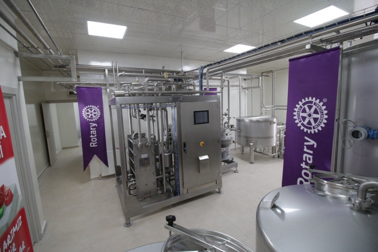 ROTARY GÜÇLÜDÜR, BÜYÜKTÜR, ÜLKEMİZ-İNSANIMIZ-KADINLARIMIZ VE GENÇLERİMİZ HER TÜRLÜ HİZMETİ HAK ETMEKTEDİR.