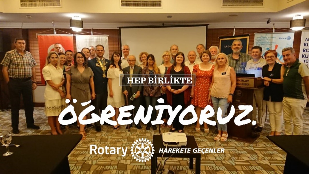 Aromaterapi uzmanı Sevgili Elif Yazıcı Ankara Kızılay Rotary Kulübü üyeleri ve ziyaretçilerini bu akşam kokuların dünyasında gezdirdi.