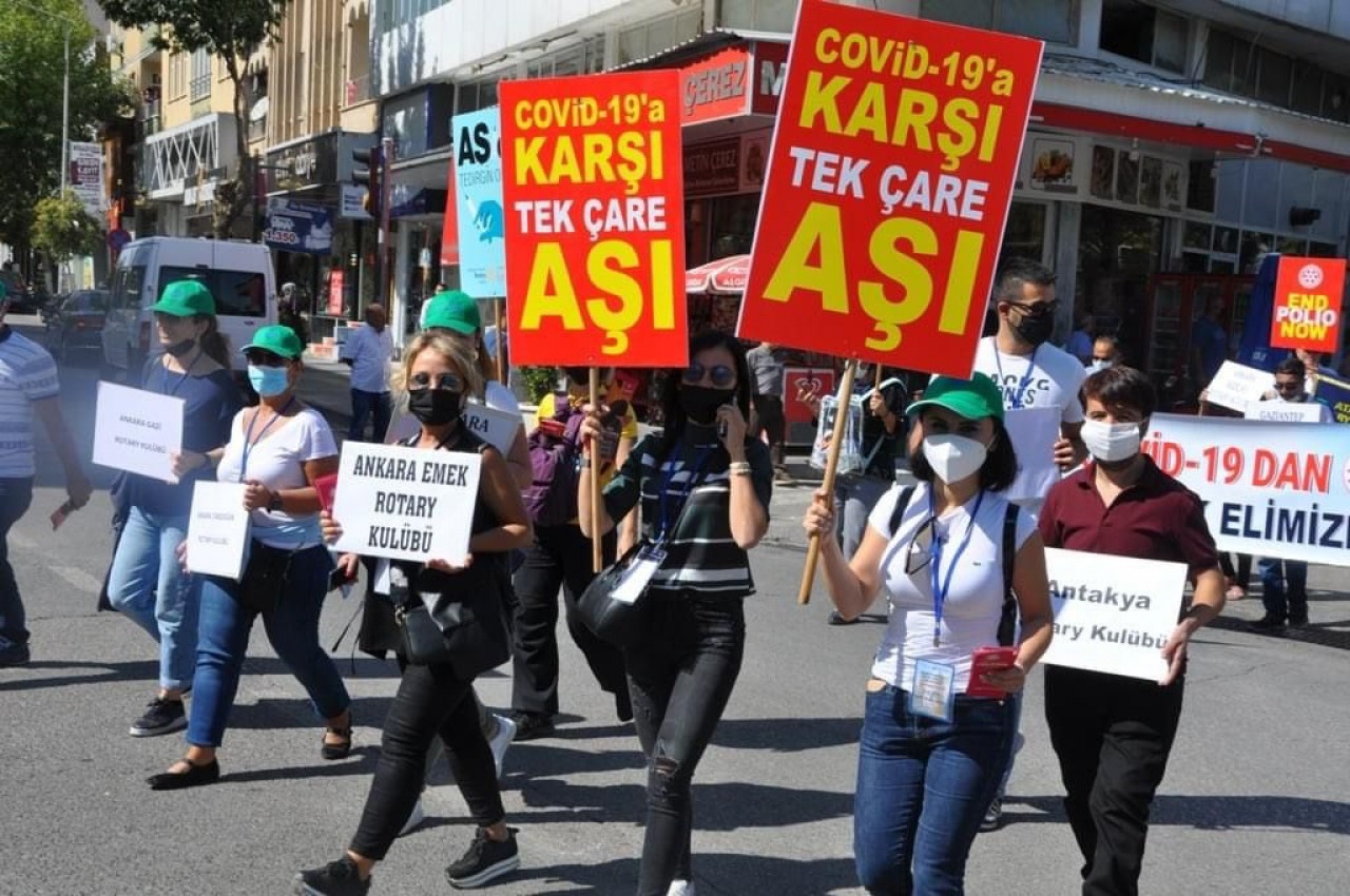 ADIYAMAN'DA AŞI FARKINDALIĞI İÇİN DAVULLU ZURNALI YÜRÜYÜŞ GERÇEKLEŞTİ